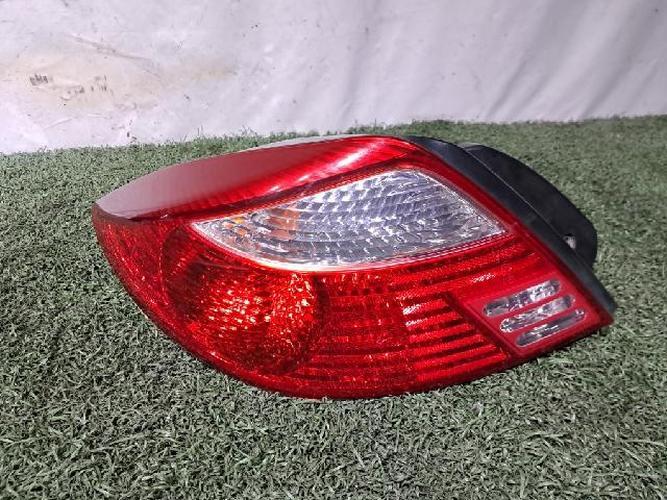 Tail Light Left (LH) Outer (fender) Kia Rio (2000)