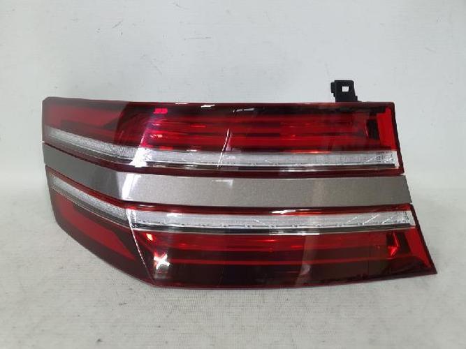Tail Light Left (LH) Outer (fender) Genesis G80 (2020)