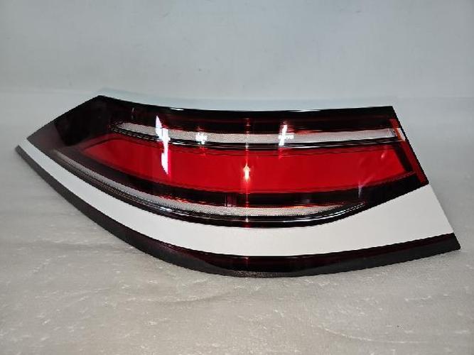 Tail Light Left (LH) Outer (fender) Genesis G90 (2022)