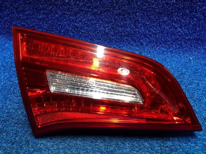 Фонарь задний левый внутренний Kia K7 (2010–2012)