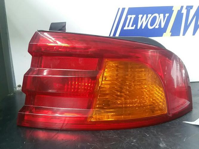 Tail Light Right (RH) Outer (fender) Kia Optima (2002–2004)