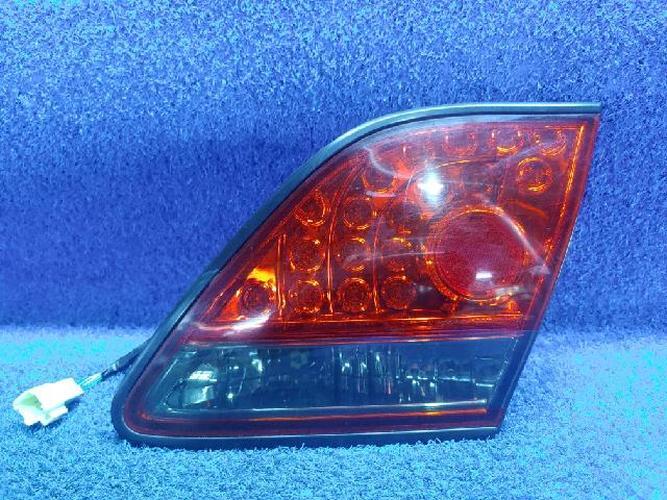 Фонарь задний правый внутренний Lexus ES (2005)