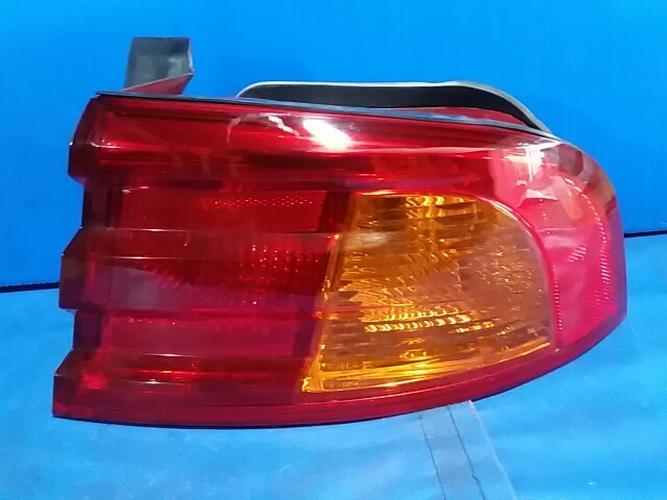 Tail Light Right (RH) Outer (fender) Kia Optima (2002–2004)