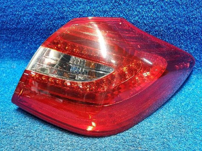 Tail Light Right (RH) Outer (fender) Hyundai Genesis (2012–2013)