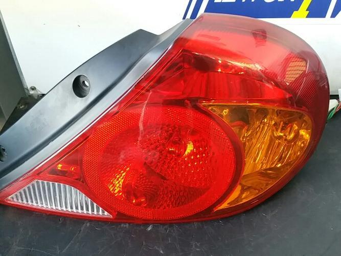 Фонарь задний правый внешний Kia Spectra (2003–2004)