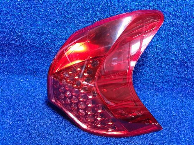 Tail Light Right (RH) Outer (fender) Peugeot 3008 (2010–2012)