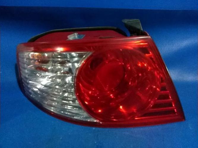 Tail Light Left (LH) Outer (fender) Kia Opirus (2004–2006)