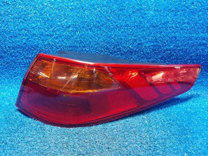 Tail Light Right (RH) Outer (fender) Kia K5 (2015)