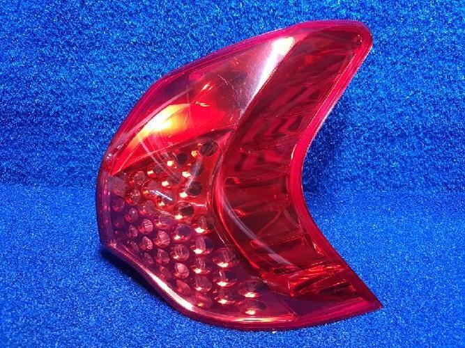 Tail Light Right (RH) Outer (fender) Peugeot 3008 (2010–2012)