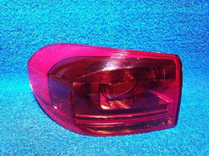 Tail Light Left (LH) Outer (fender) Volkswagen Tiguan (2014)