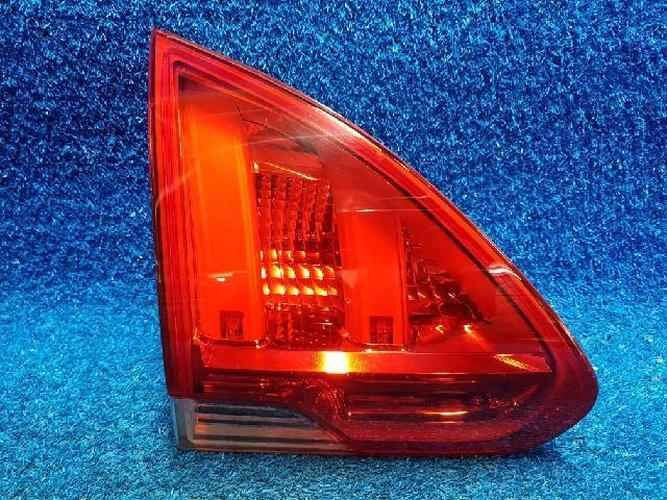 Фонарь задний левый внутренний Peugeot 2008 (2016)