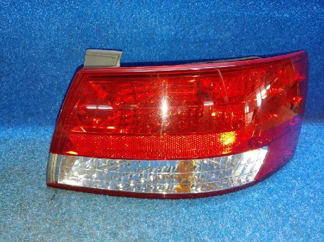 Tail Light Right (RH) Outer (fender) Hyundai Sonata (2005–2007)