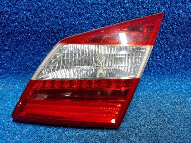 Tail Light Right (RH) Inner (tailgate) Hyundai Genesis (2012–2013)