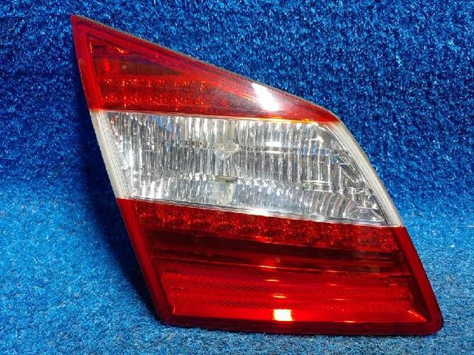 Фонарь задний левый внутренний Hyundai Genesis (2012)