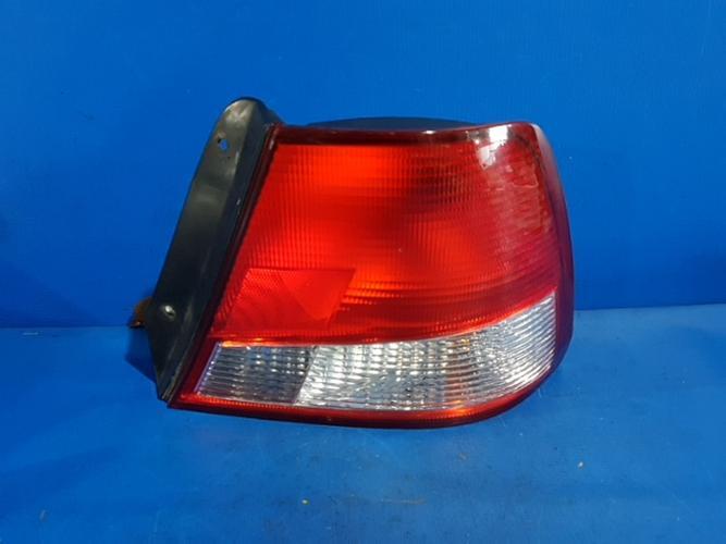 Tail Light Right (RH) Outer (fender) Hyundai Verna (2001–2002)