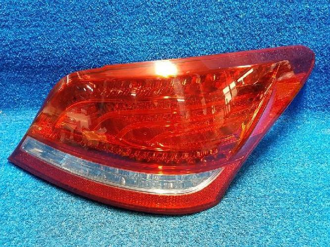 Tail Light Right (RH) Outer (fender) Hyundai Equus (2010–2011)