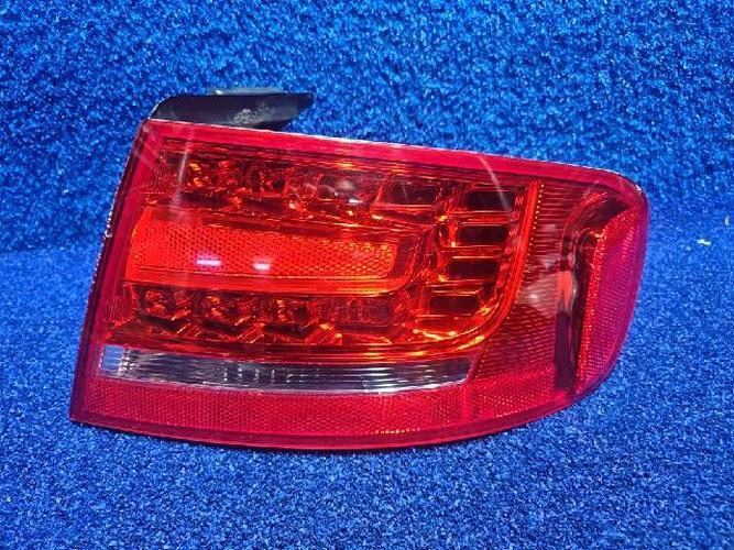 Фонарь задний правый внешний Audi A4 (2011)