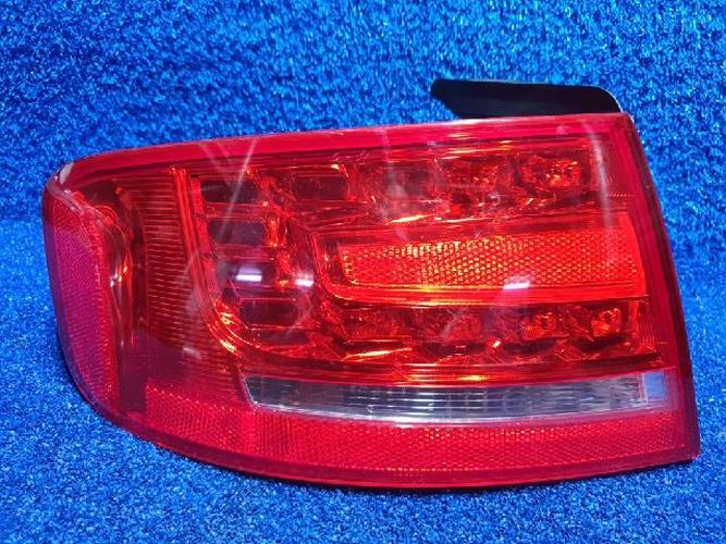 Фонарь задний левый внешний Audi A4 (2011)