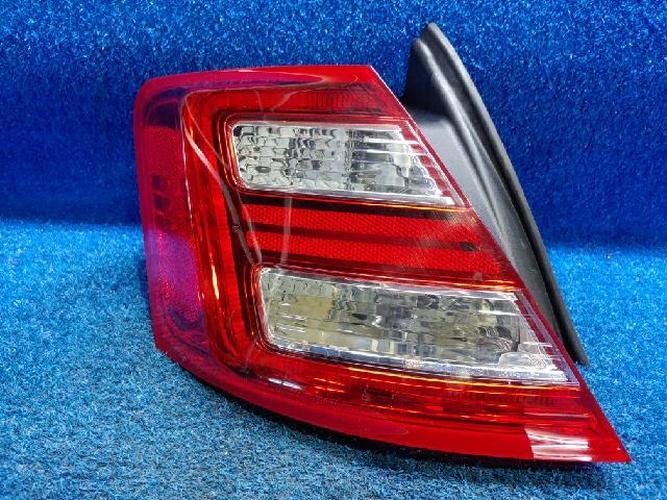 Tail Light Left (LH) Outer (fender) Ford Taurus (2017)
