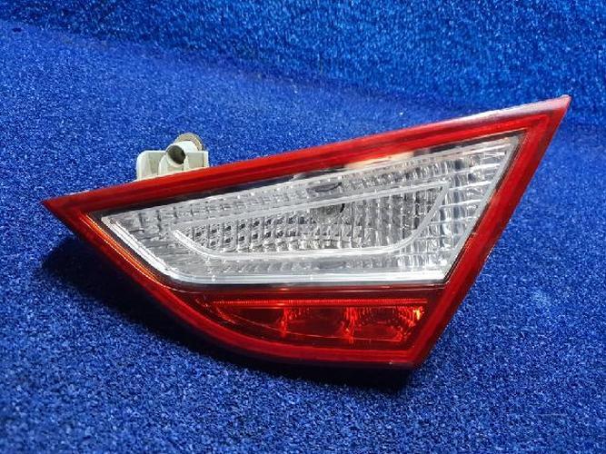 Фонарь задний правый внутренний Hyundai Sonata (2011)