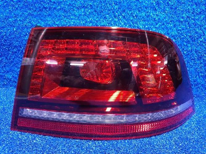 Tail Light Right (RH) Outer (fender) Volkswagen Phaeton (2014)