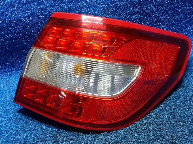 Фонарь задний правый внешний Lincoln MKZ (2008)