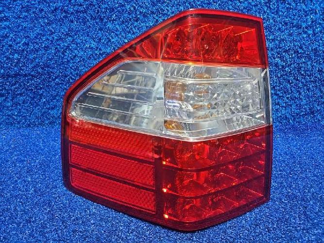 Tail Light Left (LH) Outer (fender) Kia Mohave (2008)