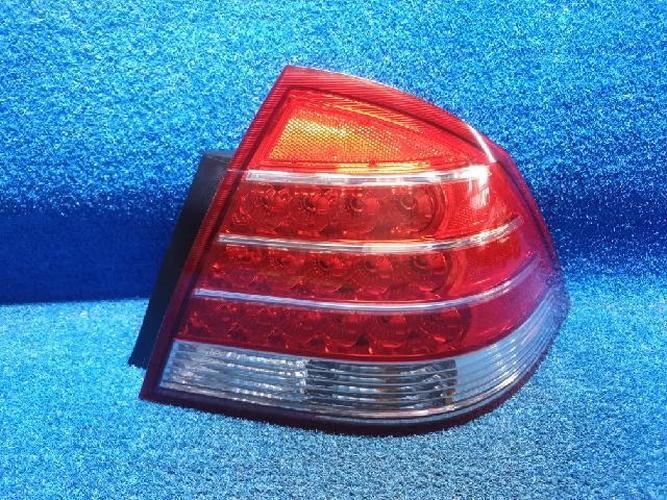 Tail Light Right (RH) Outer (fender) Ford Five Hundred (2006)