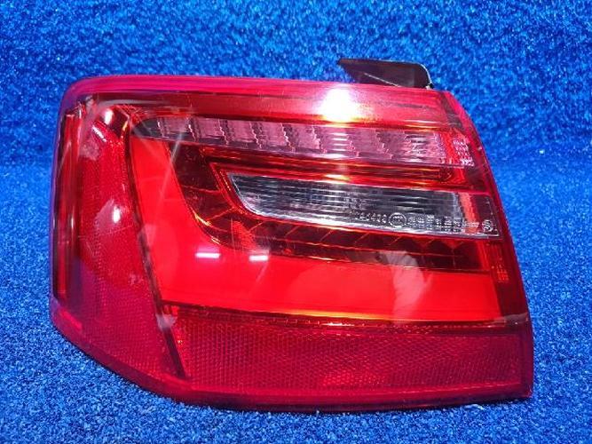 Фонарь задний правый внутренний Audi A6 (2012)
