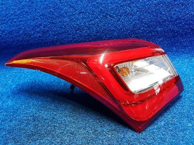 Tail Light Left (LH) Outer (fender) Hyundai i30 (2013–2014)