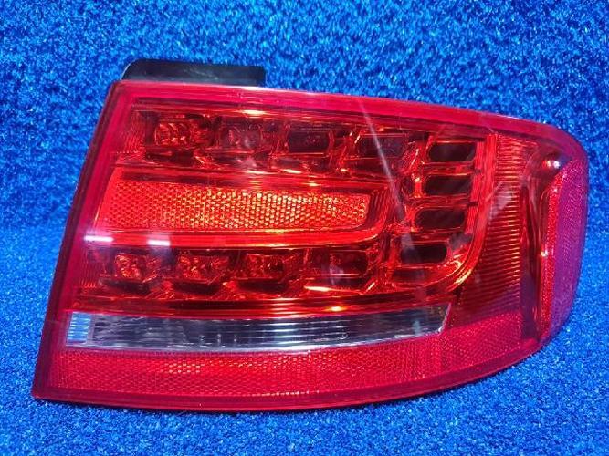 Фонарь задний правый внешний Audi A4 (2009)