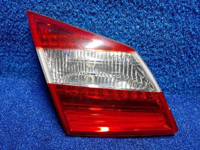 Tail Light Left (LH) Inner (tailgate) Hyundai Genesis (2012)