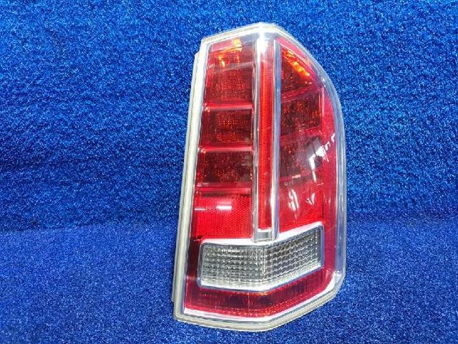 Фонарь задний правый внешний Chrysler 300 (2012)