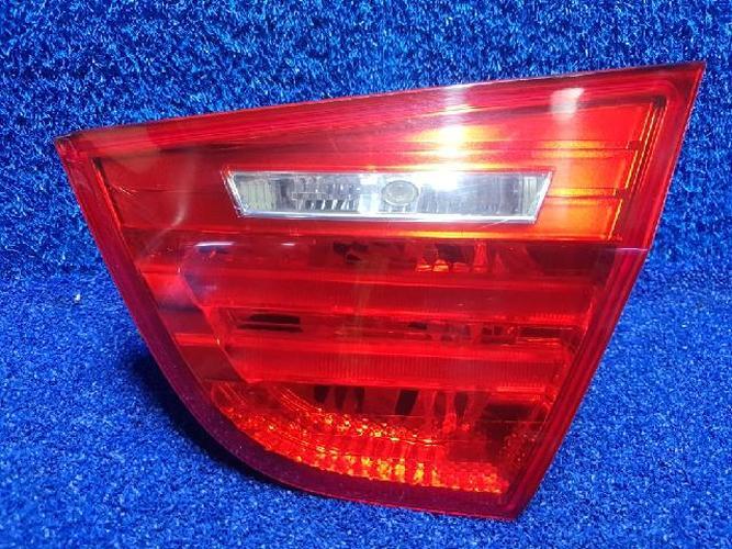 Фонарь задний правый внутренний BMW 3 Series (2009)