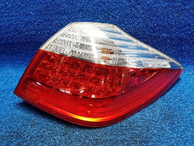 Tail Light Right (RH) Outer (fender) Hyundai Genesis (2008)