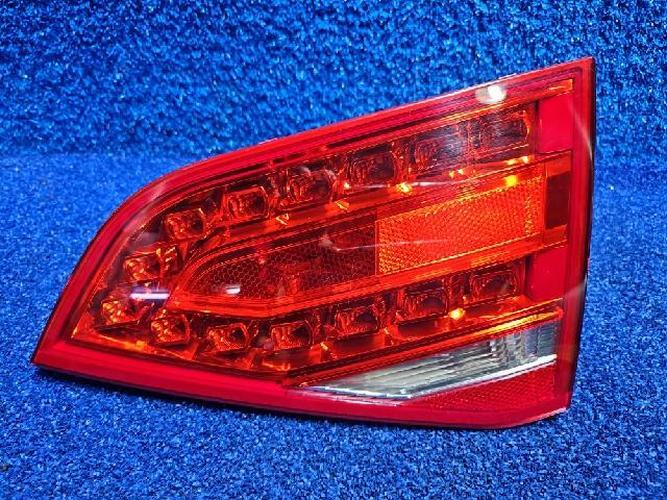 Фонарь задний правый внутренний Audi A4 (2011)