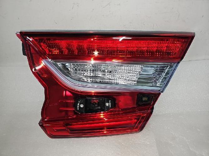 Фонарь задний правый внутренний Honda Accord (2018)