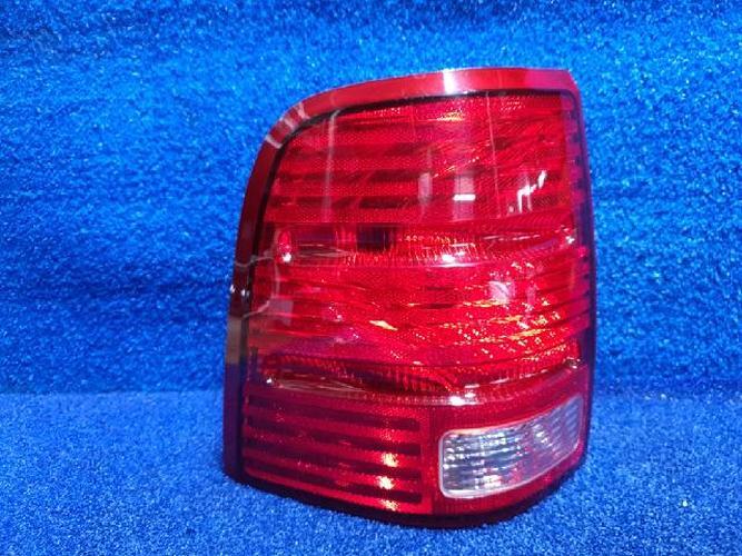 Фонарь задний левый внешний Ford Explorer (2005)