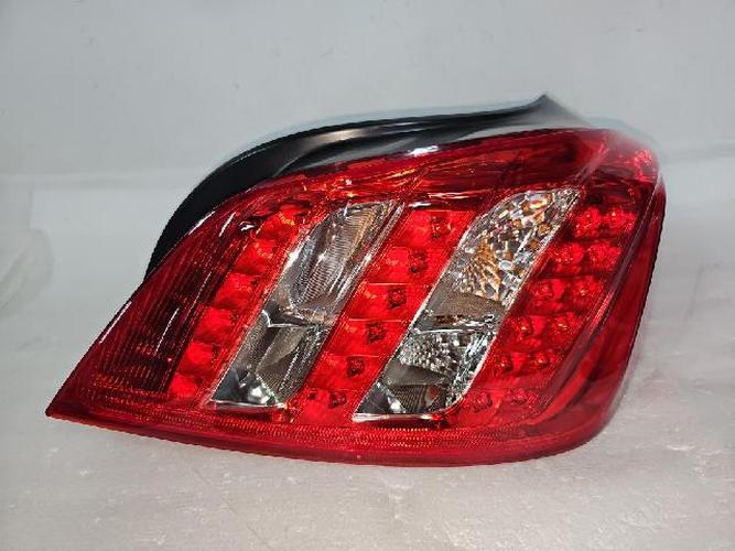 Фонарь задний правый внешний Peugeot 407 (2014)