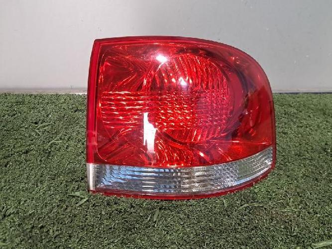 Фонарь задний правый внешний Volkswagen Touareg (2006)
