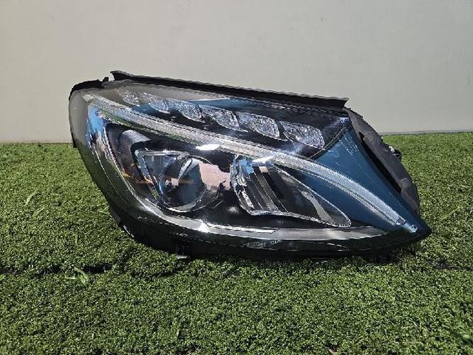 Headlight Right (RH) Mercedes-Benz C-Class (2017)