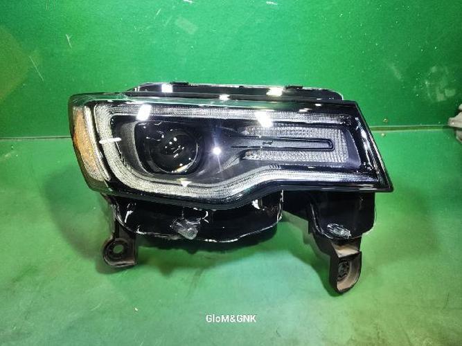 Headlight Right (RH) Jeep Grand Cherokee (2017)