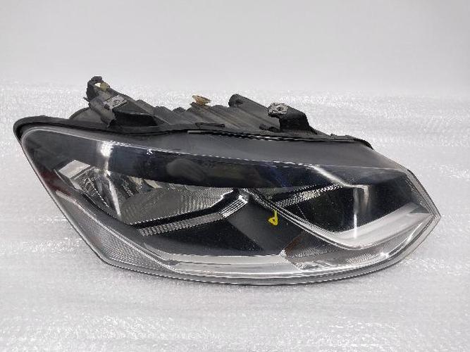 Headlight Right (RH) Volkswagen Polo (2015–2016)