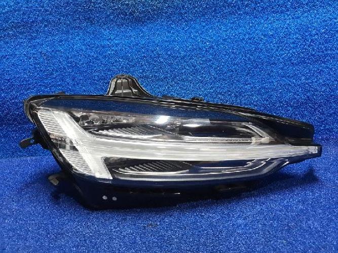 Фара передняя правая Volvo S60 (2022)