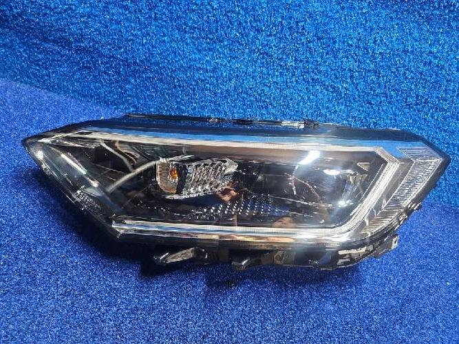 Headlight Left (LH) Volkswagen Jetta (2024)