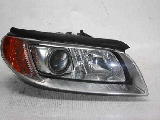 Фара передняя правая Volvo XC70 (2005)