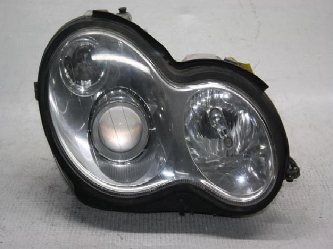 Headlight Right (RH) Mercedes-Benz C-Class (2004)