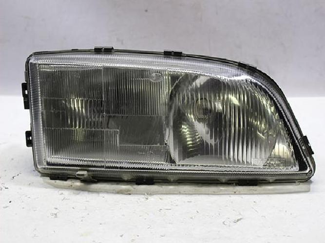 Фара передняя правая Volvo S70 (2000)