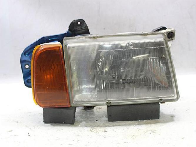 Headlight Right (RH) Chevrolet Tracker (1994)