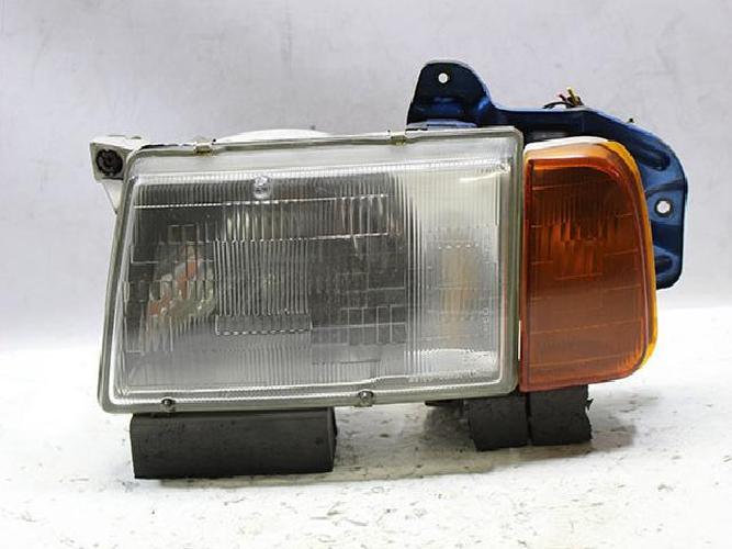 Headlight Left (LH) Chevrolet Tracker (1994)